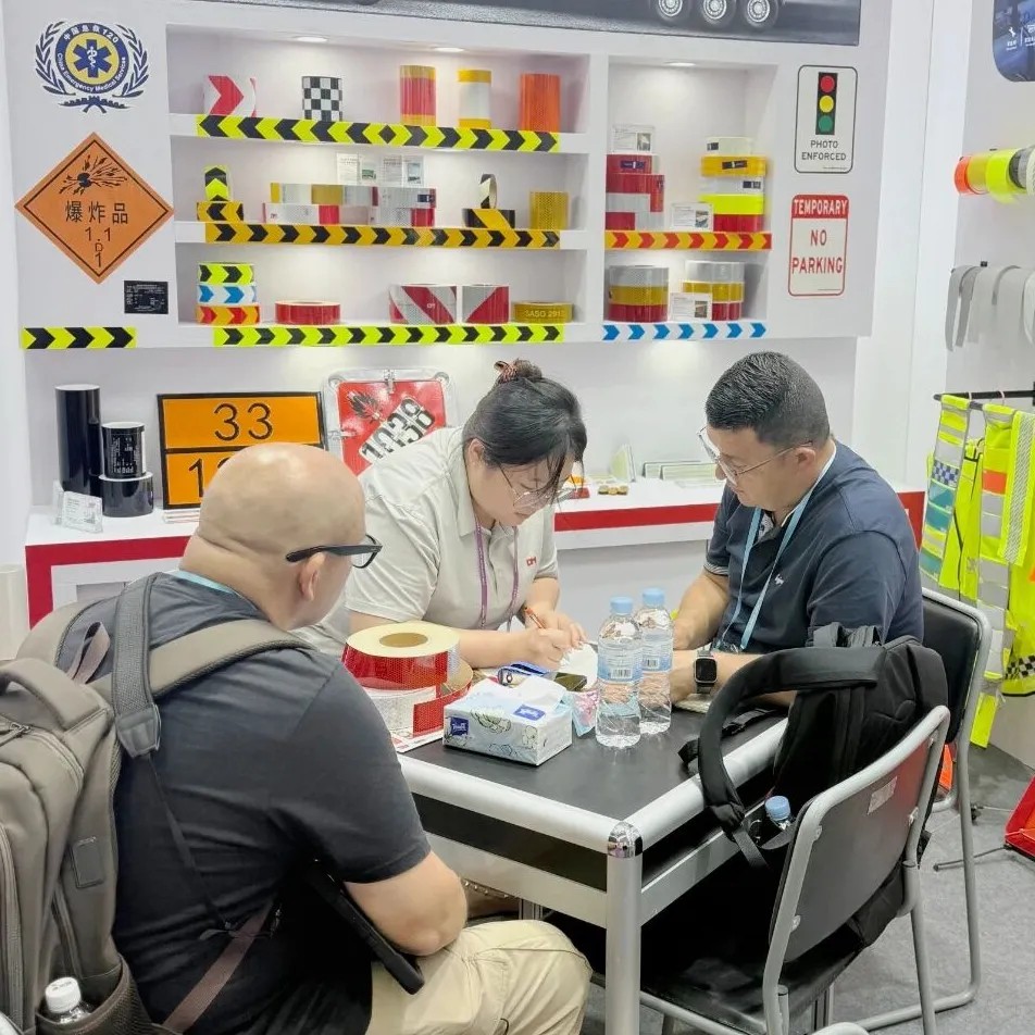 尊龙凯时人生就是搏光学广交会1